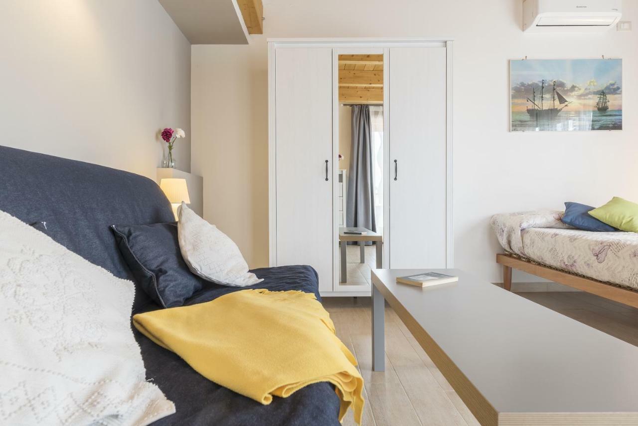 Peperino Attic Flat Lägenhet Ciampino Exteriör bild