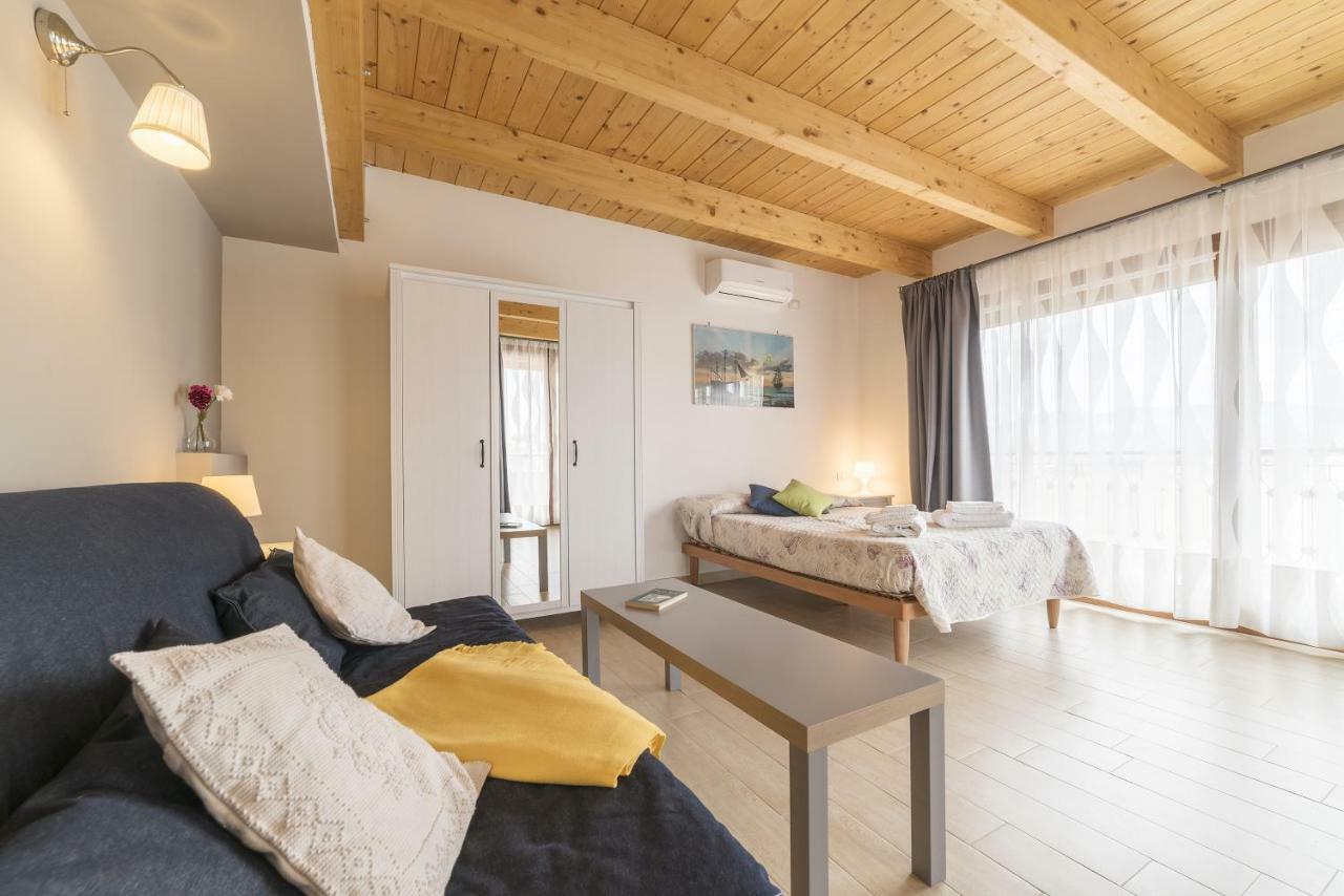 Peperino Attic Flat Lägenhet Ciampino Exteriör bild