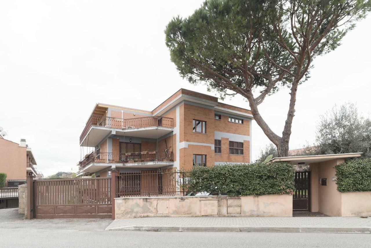 Peperino Attic Flat Lägenhet Ciampino Exteriör bild
