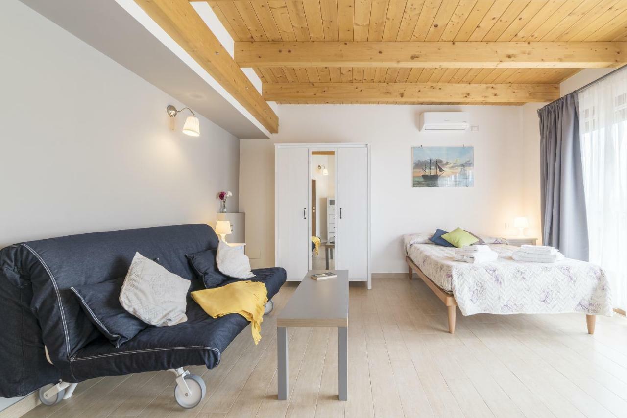Peperino Attic Flat Lägenhet Ciampino Exteriör bild