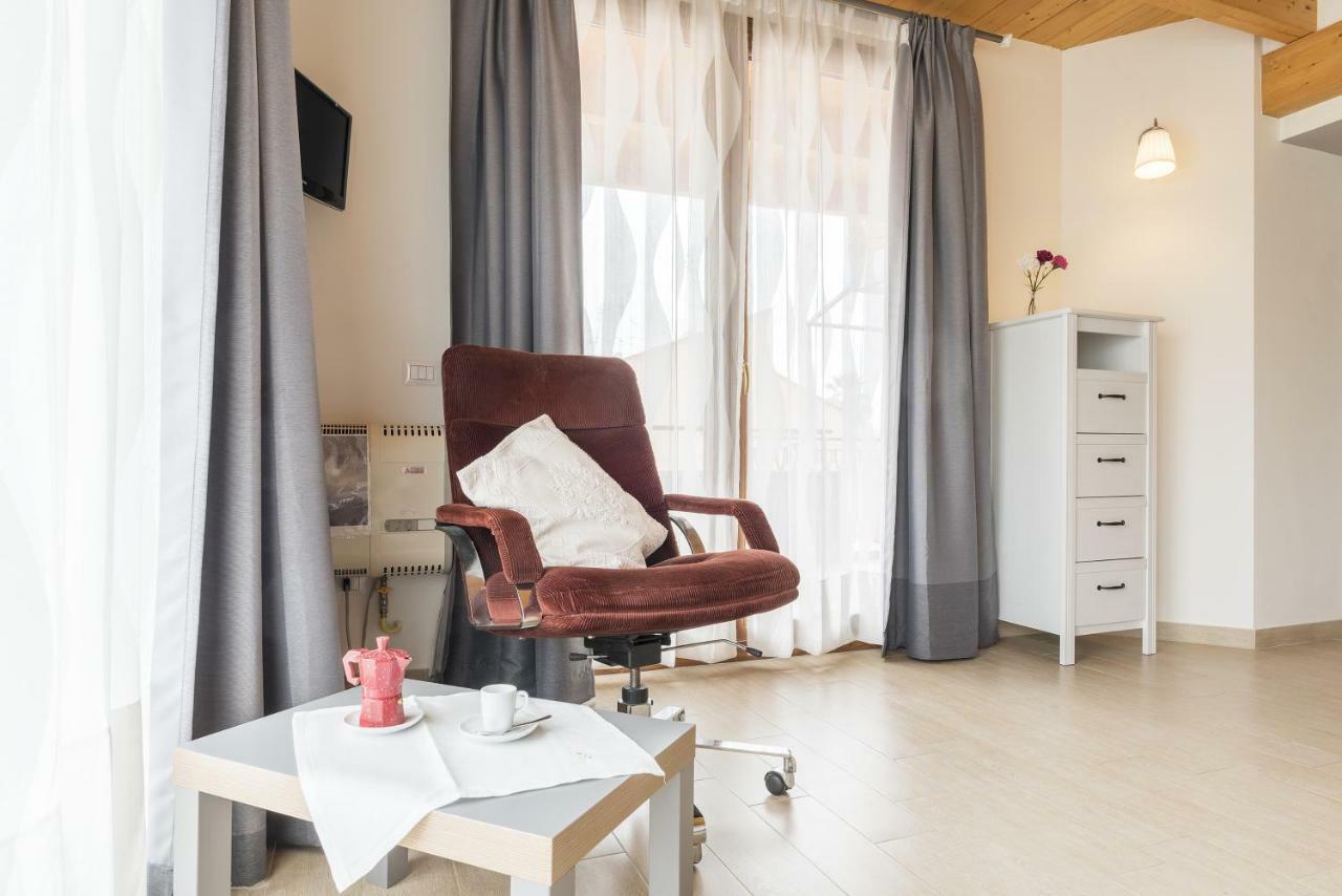 Peperino Attic Flat Lägenhet Ciampino Exteriör bild